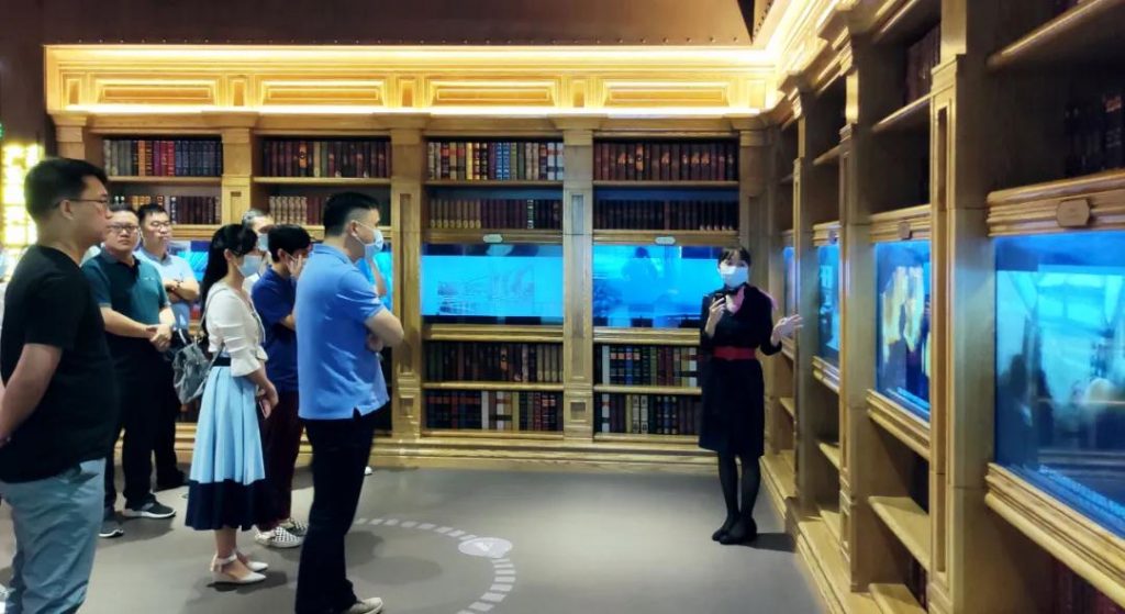 巖星專(zhuān)題 | 廣東工業(yè)設(shè)計(jì)城領(lǐng)導(dǎo)蒞臨深圳參觀深圳優(yōu)秀企業(yè)博物館插圖(2) 巖星專(zhuān)題 | 廣東工業(yè)設(shè)計(jì)城領(lǐng)導(dǎo)蒞臨深圳參觀深圳優(yōu)秀企業(yè)博物館插圖(2)