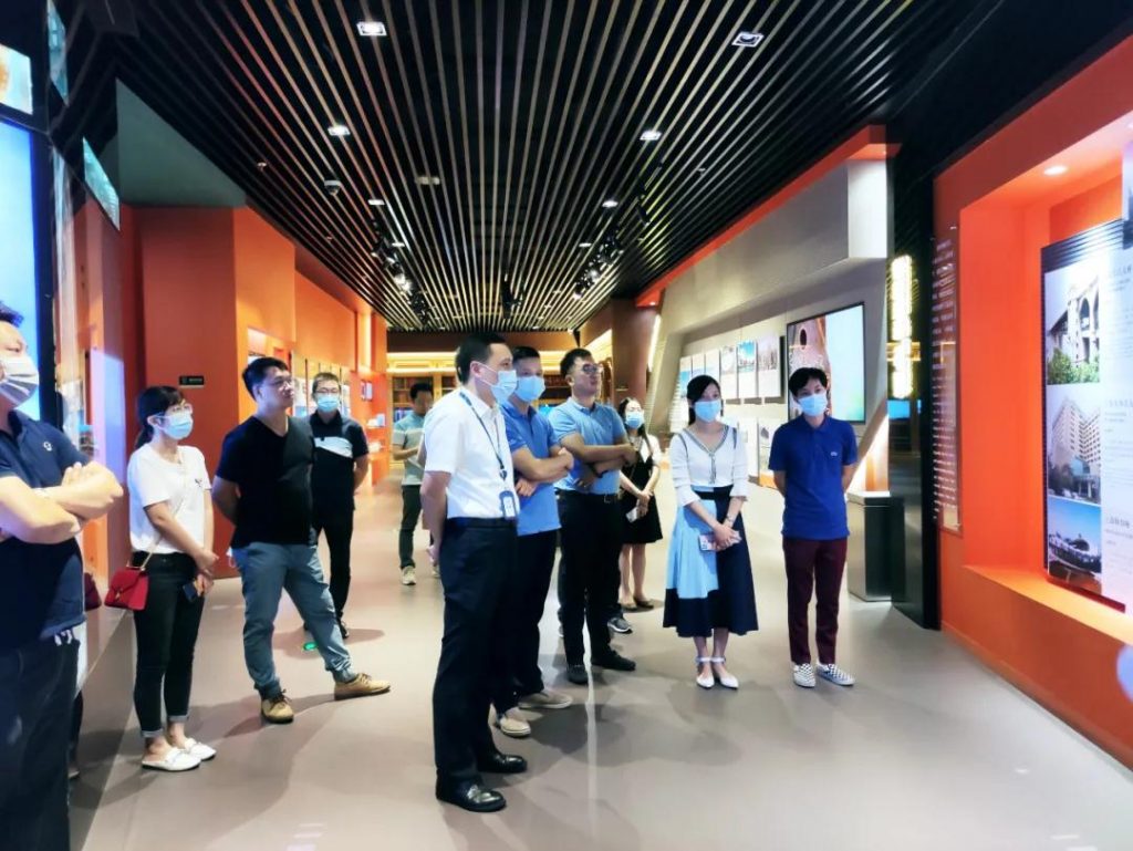 巖星專(zhuān)題 | 廣東工業(yè)設(shè)計(jì)城領(lǐng)導(dǎo)蒞臨深圳參觀深圳優(yōu)秀企業(yè)博物館插圖(4)