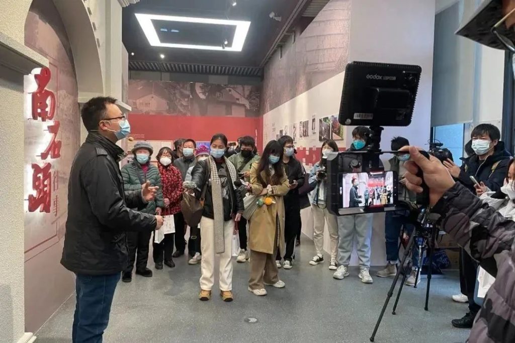 穿越時(shí)空,回望歷史——“南石頭往事”展覽開(kāi)幕!插圖(1) 穿越時(shí)空,回望歷史——“南石頭往事”展覽開(kāi)幕!插圖(1)